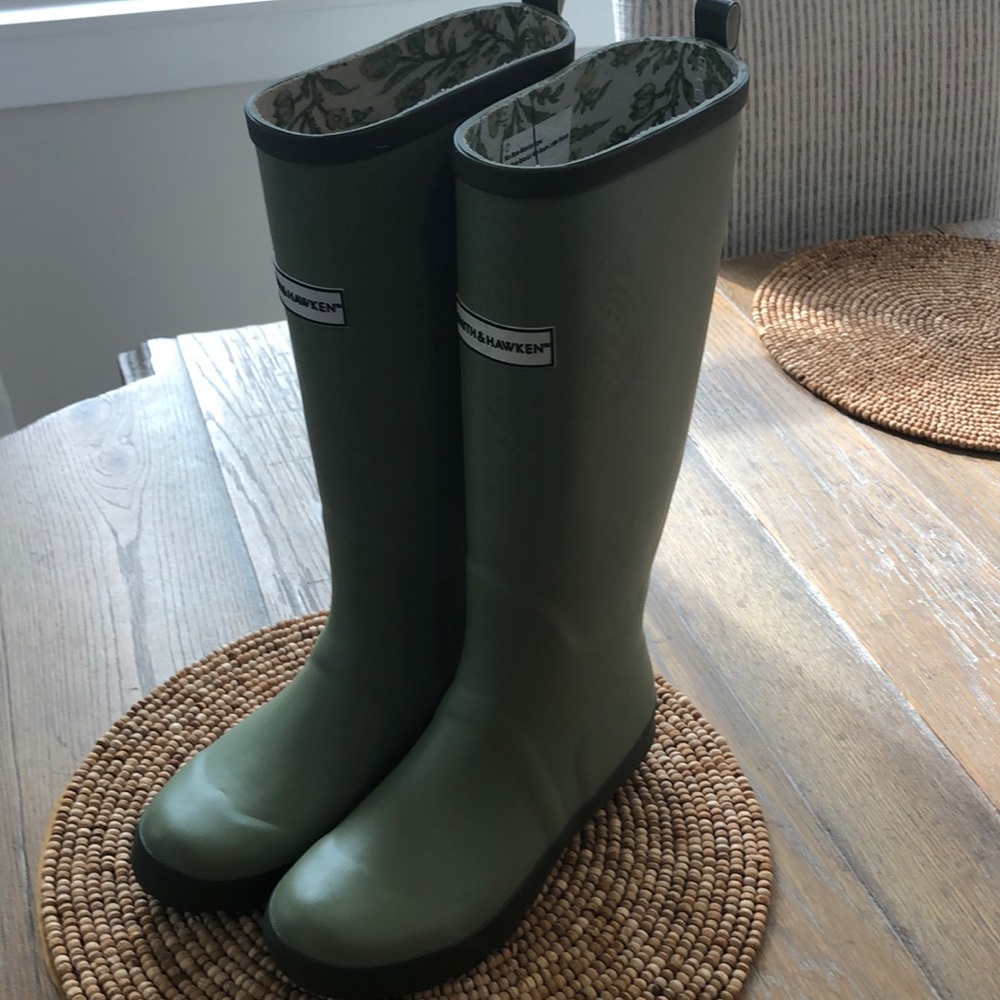 Rain Boots Size 7